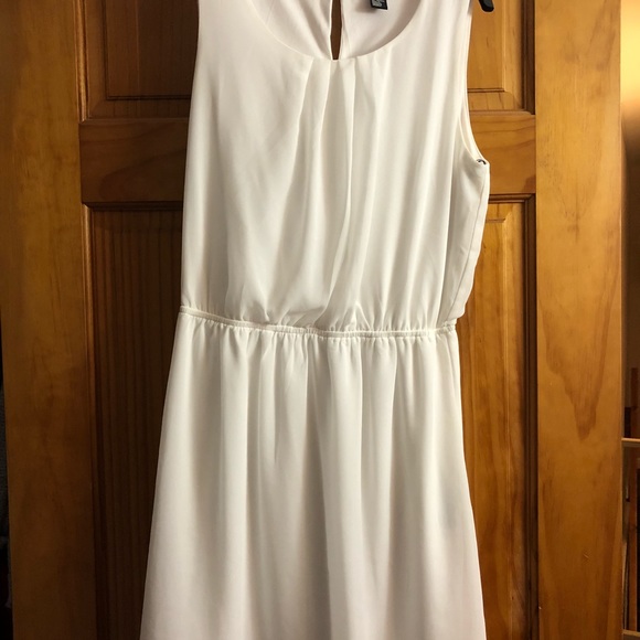 Dresses and shirts - Picture 2 of 8